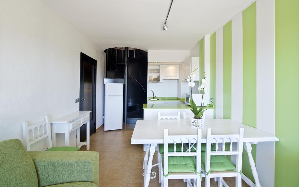 ל'אסטרטיט Apartamentos Salles Beach חדר תמונה