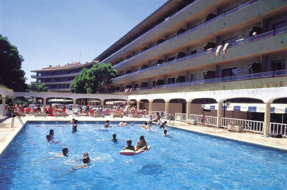 ל'אסטרטיט Apartamentos Salles Beach מראה חיצוני תמונה