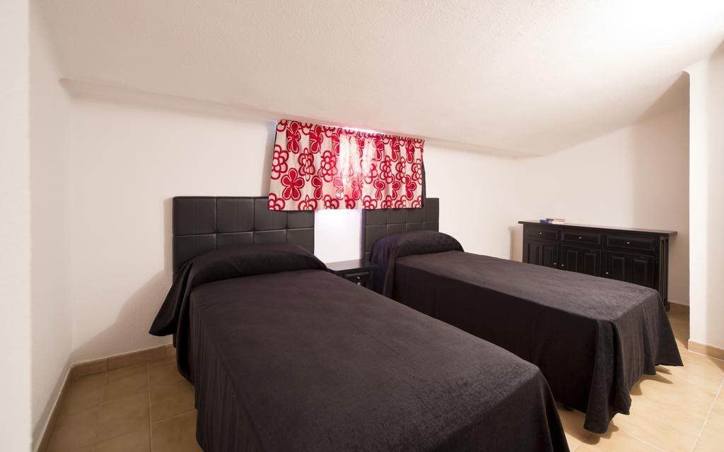 ל'אסטרטיט Apartamentos Salles Beach חדר תמונה