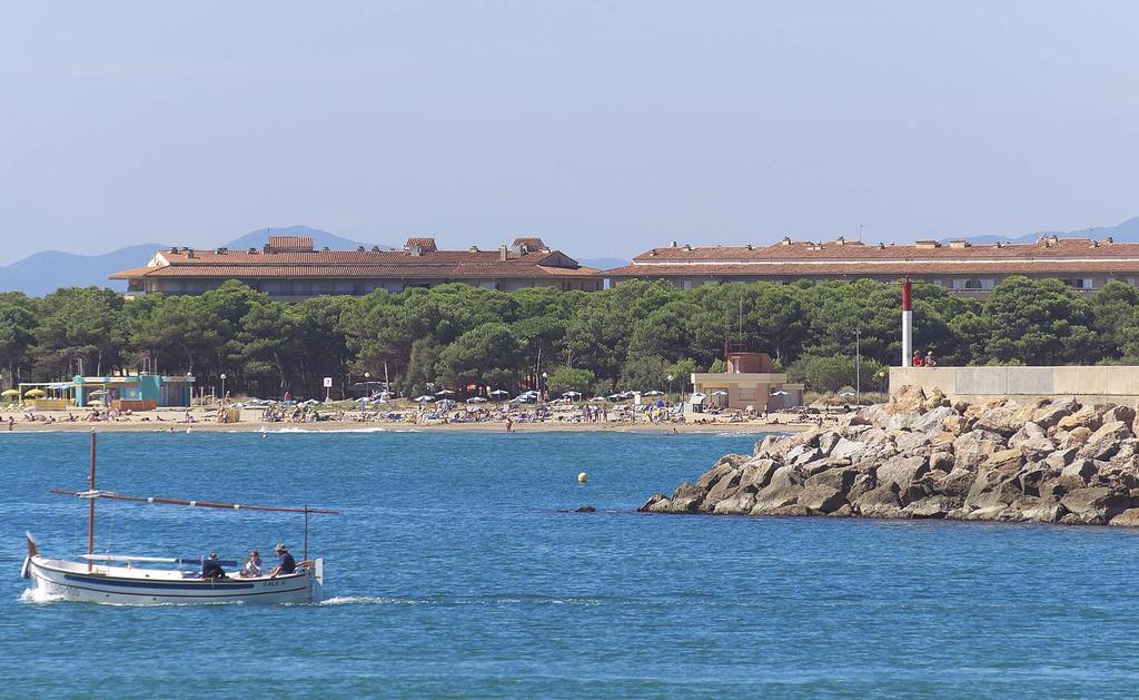 ל'אסטרטיט Apartamentos Salles Beach מראה חיצוני תמונה