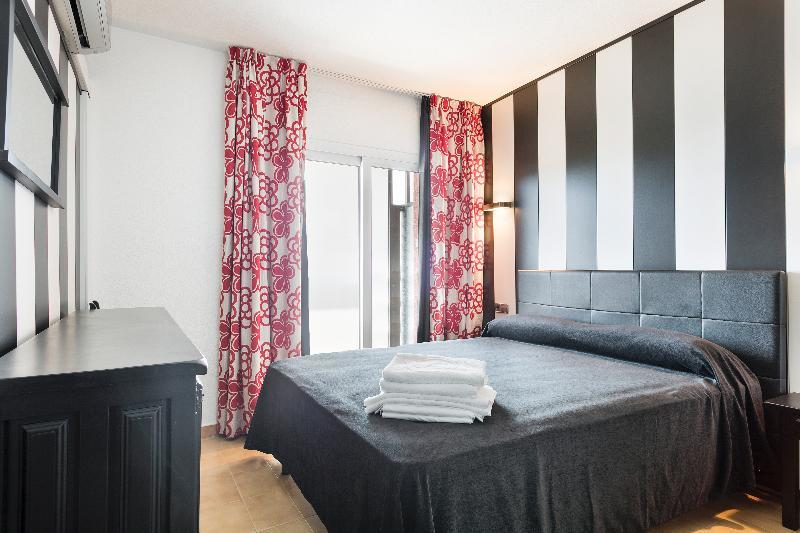 ל'אסטרטיט Apartamentos Salles Beach מראה חיצוני תמונה