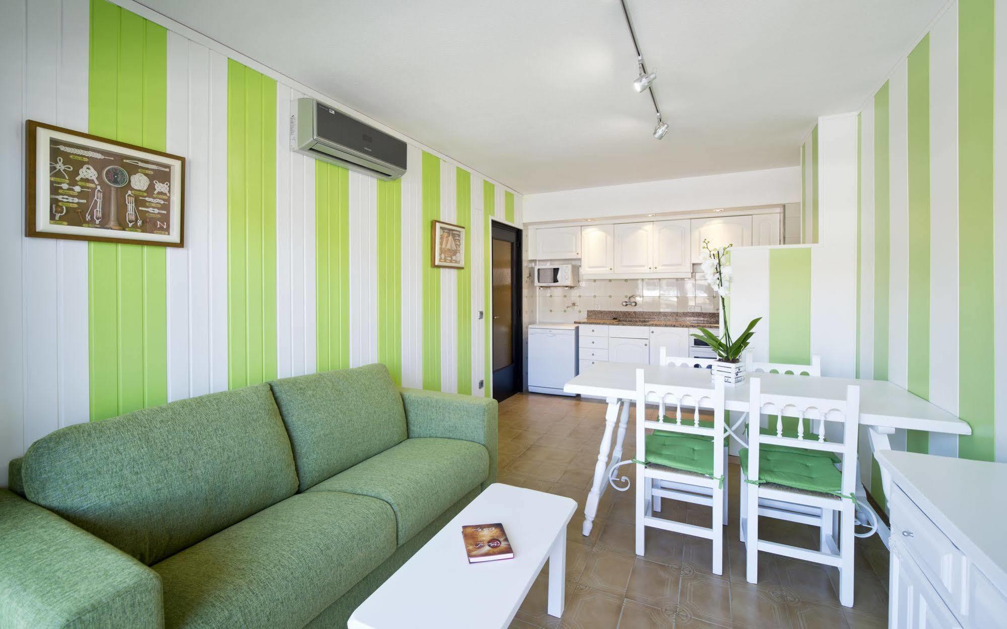 ל'אסטרטיט Apartamentos Salles Beach מראה חיצוני תמונה