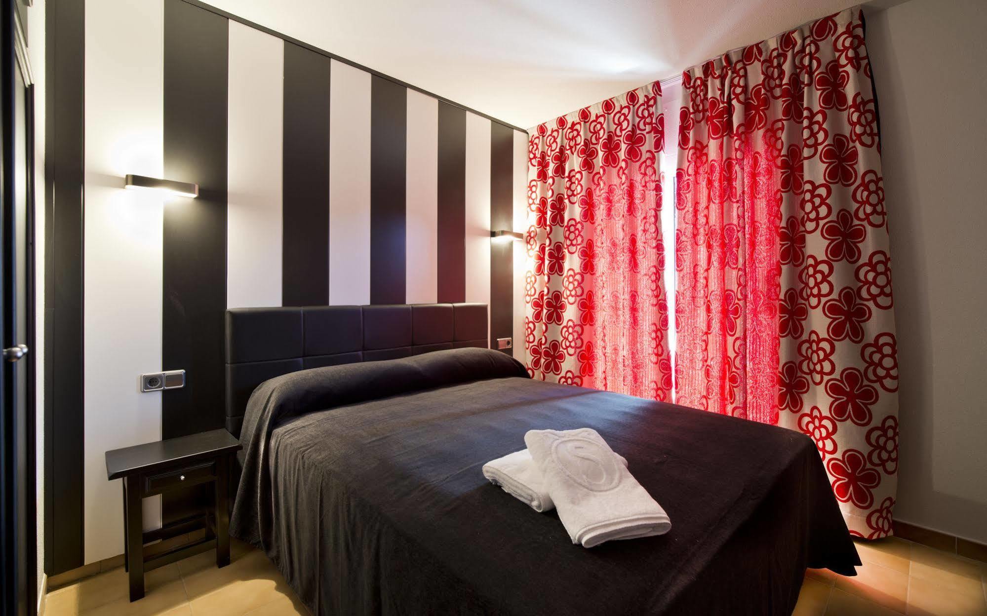 ל'אסטרטיט Apartamentos Salles Beach מראה חיצוני תמונה
